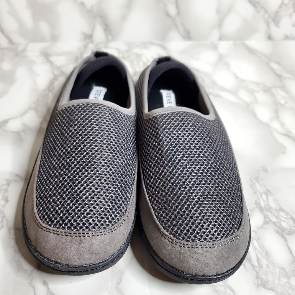 Steve Madden Kids Gray Slip-On Shoes - Picture 2 of 7